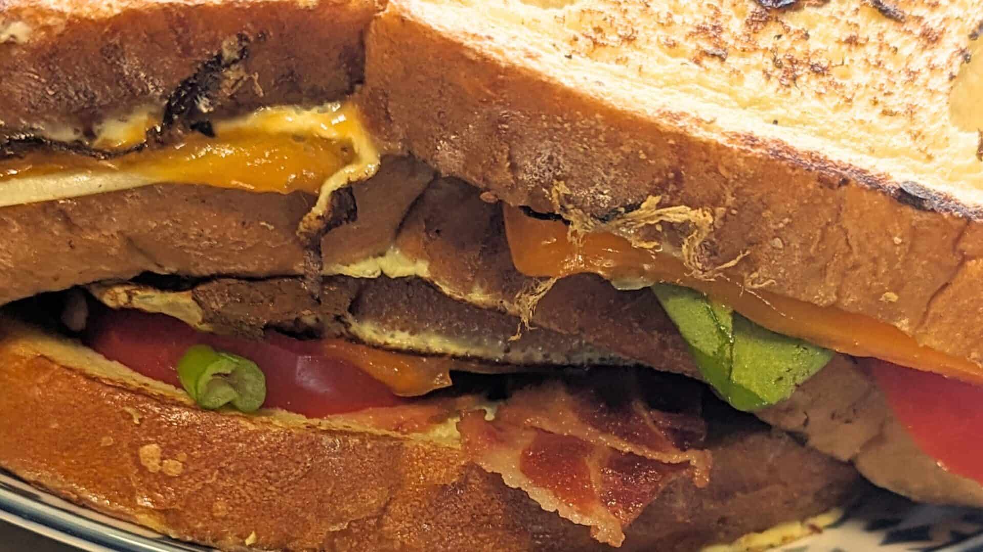 Easy Sourdough French toast breakfast sandwich with bacon (1)