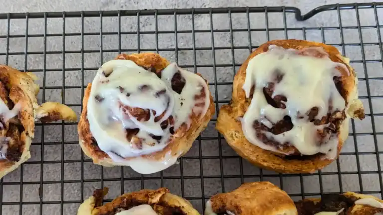 featured image of the apple cinnamon sweet buttermilk biscuit rolls