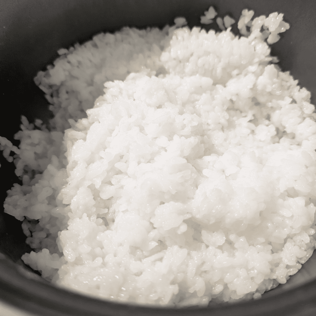 Fluffy steamed white rice in a bowl, perfect for meals and side dishes.