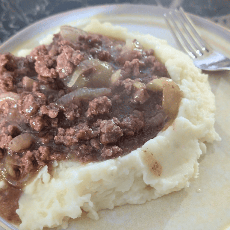 hamburger gravy on mashed potatoes (1)